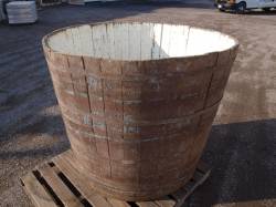 Wooden_storage_tank_front_view.JPG